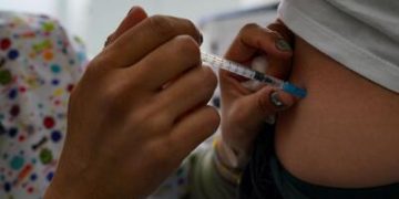 Gripe: vacinação segue em Florianópolis (SC) para aumentar adesão do público prioritário Gripe: vacinação segue em Florianópolis (SC) para aumentar adesão do público prioritário