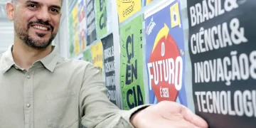 Inteligência artificial é vetor “inevitável” de mudança nas escolas, diz especialista