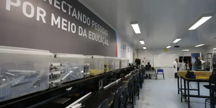 SENAI oferece mais de 135 mil vagas em cursos alinhados às demandas da indústria brasileira SENAI oferece mais de 135 mil vagas em cursos alinhados às demandas da indústria brasileira