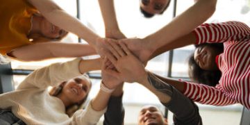 Unir para transformar: como o associativismo transforma vidas e comunidades Unir para transformar: como o associativismo transforma vidas e comunidades