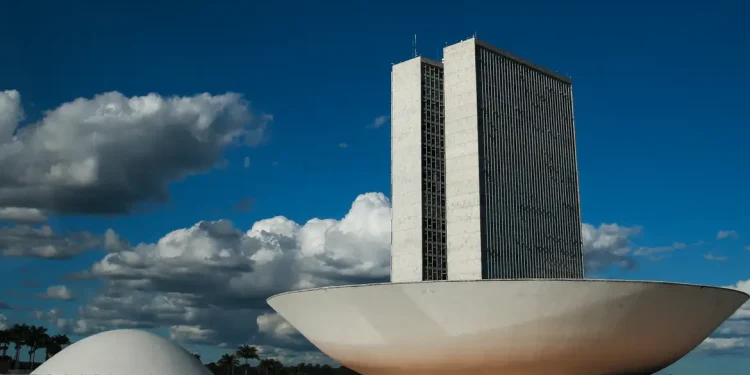Comércio e serviços discutem projeto que muda cálculo e aplicação de multas Comércio e serviços discutem projeto que muda cálculo e aplicação de multas