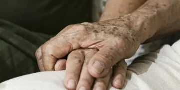 Falta de saneamento básico leva mais de 80 mil idosos à internação de no Brasil Falta de saneamento básico leva mais de 80 mil idosos à internação de no Brasil