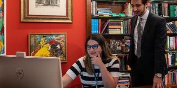 Lideranças jovens crescem na indústria, aponta estudo