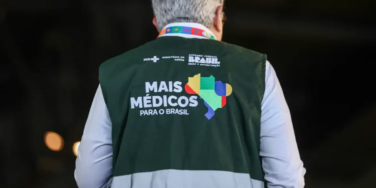 Mais Médicos: 987 municípios recebem reforço de novos profissionais Mais Médicos: 987 municípios recebem reforço de novos profissionais