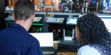 IEL abre mais de 1,9 mil vagas de estágio com bolsas de até R$ 2,6 mil