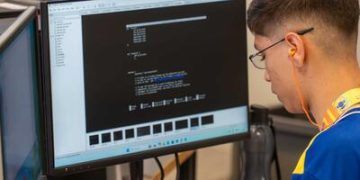 Setor de TIC deve gerar 147 mil vagas até o fim de 2025; parceria entre SENAI e empresas pretende ampliar formação na área