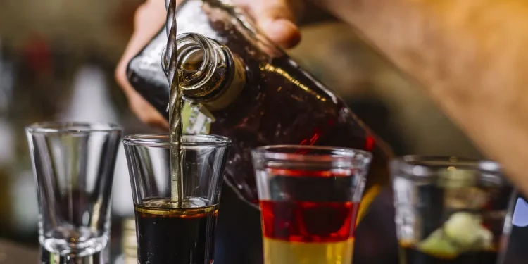 Intoxicação por metanol: Brasil registra aumento expressivo de casos Intoxicação por metanol: Brasil registra aumento expressivo de casos