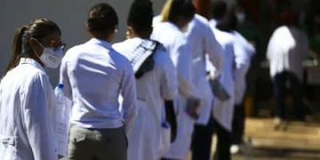 Piso da enfermagem: estados e municípios partilham mais de R$ 818,2 milhões, em outubro Piso da enfermagem: estados e municípios partilham mais de R$ 818,2 milhões, em outubro