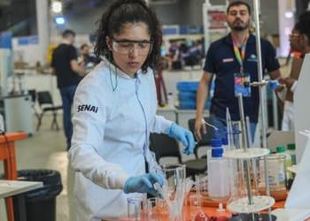 SENAI está com mais de 52 mil vagas abertas em cursos presenciais e a distância; confira oportunidades por estado