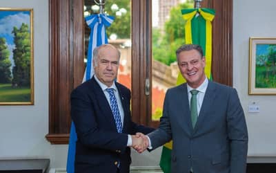 Brasil e Argentina fortalecem cooperação sanitária para o comércio avícola Brasil e Argentina fortalecem cooperação sanitária para o comércio avícola