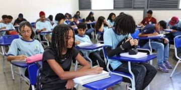 Salário-Educação: estados, municípios e DF repartem R$ 1,67 bilhão Salário-Educação: estados, municípios e DF repartem R$ 1,67 bilhão