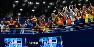 Aposentadoria especial para agentes de saúde avança, mas preocupa prefeituras