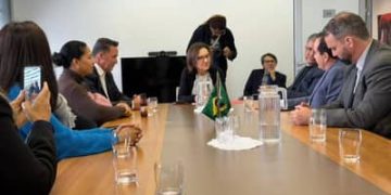 Brasil e Eslovênia firmam acordo de intercâmbio para fortalecer cooperativismo e apicultura