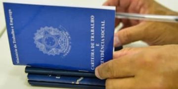 Desemprego cai a 5,2% no Brasil e atinge menor nível desde 2012, aponta IBGE
Desemprego cai a 5,2% no Brasil e atinge menor nível desde 2012, aponta IBGE