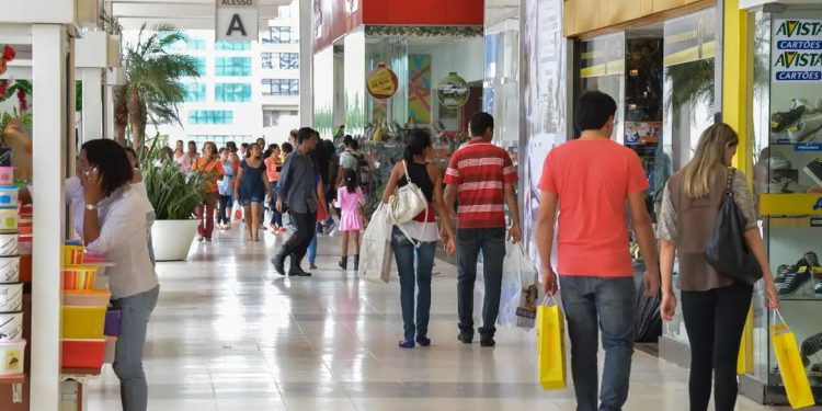 Serviços devem crescer 3,5% em 2025 e manter expansão acima da média da economia