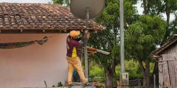 Famílias de Mato Grosso do Sul podem agendar a instalação de antenas parabólicas Famílias de Mato Grosso do Sul podem agendar a instalação de antenas parabólicas