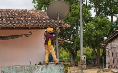Famílias de Mato Grosso do Sul podem agendar a instalação de antenas parabólicas Famílias de Mato Grosso do Sul podem agendar a instalação de antenas parabólicas