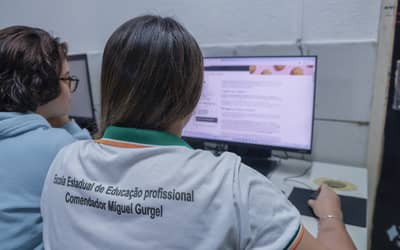 Internet chega a 4 mil das escolas públicas do Ceará Internet chega a 4 mil das escolas públicas do Ceará