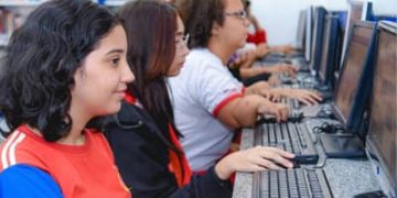 Internet chega a 4 mil escolas públicas de Pernambuco Internet chega a 4 mil escolas públicas de Pernambuco