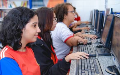 Internet chega a 4 mil escolas públicas de Pernambuco Internet chega a 4 mil escolas públicas de Pernambuco