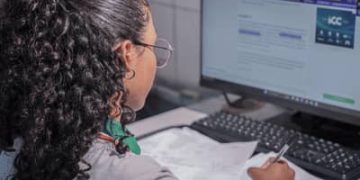 Internet chega a mais da metade das escolas públicas do Amazonas
