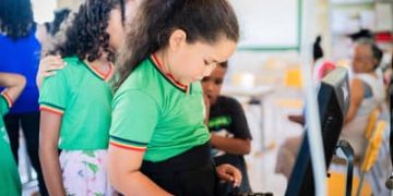Internet chega a mais de mil escolas públicas do Espírito Santo
