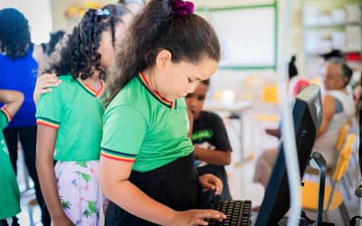 Internet chega a mais de mil escolas públicas do Espírito Santo Internet chega a mais de mil escolas públicas do Espírito Santo
