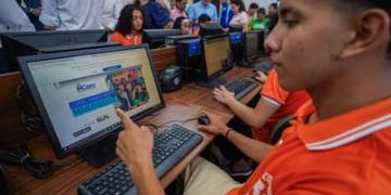 Internet chega a quase metade das escolas públicas do Acre