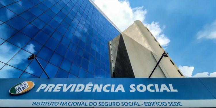 Piso previdenciário passa a ser de R$ 1.621 e começa a ser pago dia 26 de janeiro Piso previdenciário passa a ser de R$ 1.621 e começa a ser pago dia 26 de janeiro