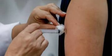 Três municípios recebem primeiras doses da vacina de dose única contra a dengue