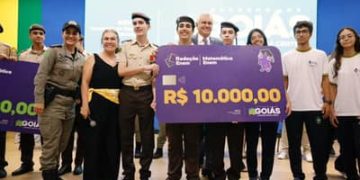 Governo de Goiás entrega até R$ 10 mil para destaques da rede estadual no Enem 2025