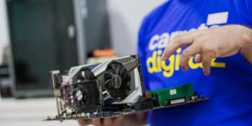 Carreta Digital leva formação tecnológica gratuita para 1.500 alunos de baixa renda de Rio Grande