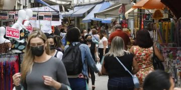 Confiança do consumidor avança em março após dois meses de queda Confiança do consumidor avança em março após dois meses de queda