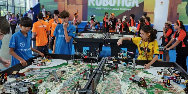 Festival SESI de Educação define representantes brasileiros para mundial de robótica nos EUA Festival SESI de Educação define representantes brasileiros para mundial de robótica nos EUA