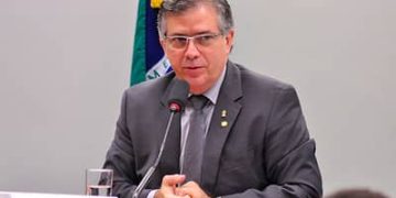 Fim da escala 6×1 exige debate com quem gera empregos, diz deputado do Pará Fim da escala 6×1 exige debate com quem gera empregos, diz deputado do Pará