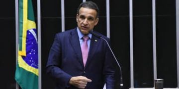 “Não é uma PEC que vai definir a jornada de trabalho”, afirma deputado federal do RJ “Não é uma PEC que vai definir a jornada de trabalho”, afirma deputado federal do RJ