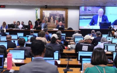 Após pedido de vista, comissão da Câmara adia votação do fim da escala 6×1 Após pedido de vista, comissão da Câmara adia votação do fim da escala 6×1