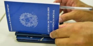 Brasileiros ainda preferem empregos com carteira assinada, aponta CNI Brasileiros ainda preferem empregos com carteira assinada, aponta CNI