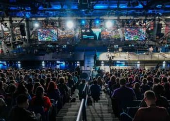 Estudantes brasileiros disputam o maior torneio de robótica do mundo, nos EUA