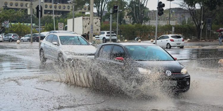 Inmet alerta para acumulados de chuva de até 150 mm no Norte e Nordeste