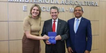 Novo ministro da Agricultura recebe presidente do IPA e OCB Novo ministro da Agricultura recebe presidente do IPA e OCB