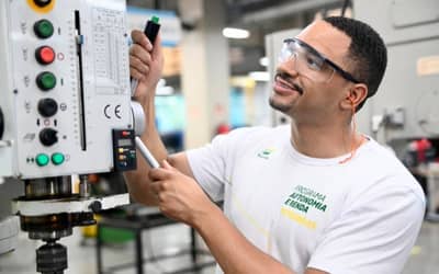 Programa oferece mais de 1,5 mil vagas gratuitas em cursos profissionalizantes Programa oferece mais de 1,5 mil vagas gratuitas em cursos profissionalizantes