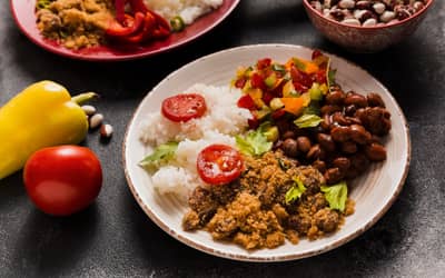 Almoço fora de casa já passa de R$ 600 por mês e pressiona orçamento do trabalhador, aponta FAC-SP Almoço fora de casa já passa de R$ 600 por mês e pressiona orçamento do trabalhador, aponta FAC-SP