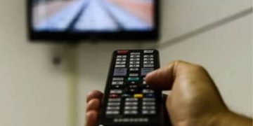 Famílias podem receber nova parabólica digital gratuita; veja quem tem direito