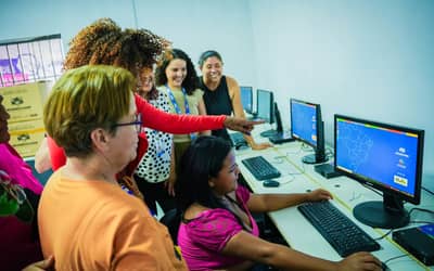 Mais de 10 mil pernambucanos se formam em cursos de informática oferecidos pelo Ministério das Comunicações Mais de 10 mil pernambucanos se formam em cursos de informática oferecidos pelo Ministério das Comunicações