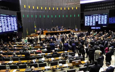 PEC do fim da escala 6×1 é “inadequada e inoportuna”, avalia CNI PEC do fim da escala 6×1 é “inadequada e inoportuna”, avalia CNI