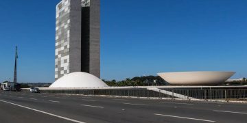 Setor produtivo pressiona Congresso para adiar discussões sobre fim da escala 6×1 Setor produtivo pressiona Congresso para adiar discussões sobre fim da escala 6×1