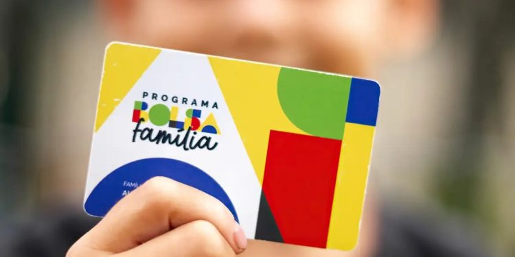 Bolsa Família: municípios devem orientar famílias sobre desligamento voluntário do programa