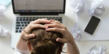 Novas regras sobre saúde mental no trabalho entram em vigor e exigem mudança cultural nas empresas
