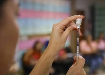 Nova vacina contra pneumonia e meningite começa a ser distribuída no SUS Nova vacina contra pneumonia e meningite começa a ser distribuída no SUS